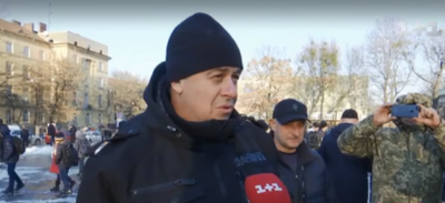 Неизвестные люди в камуфляже пытались устроить провокацию / Фото: скриншот видео ТСН