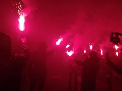 Файеры и дымовые шашки: активисты устроили акцию у дома Авакова
