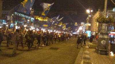 В центре Киева националисты устроили факельное шествие
