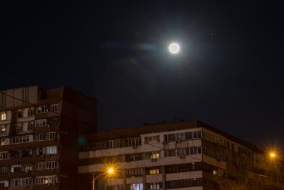 "Завораживающее явление": над Украиной засняли суперлуну, опубликованы фото