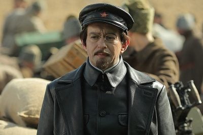 Константин Хабенский в роли Льва Троцкого / кадр из сериала "Троцкий"
