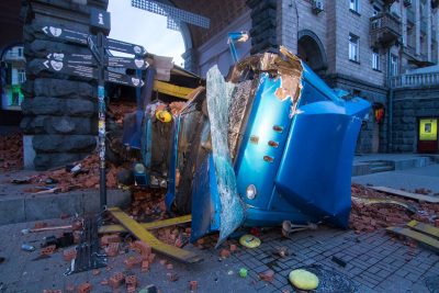 В центре Киева фура с кирпичом устроила серьезное ДТП 