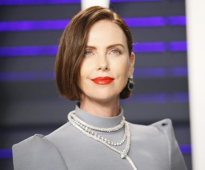 Больше не блондинка: Шарлиз Терон кардинально сменила имидж