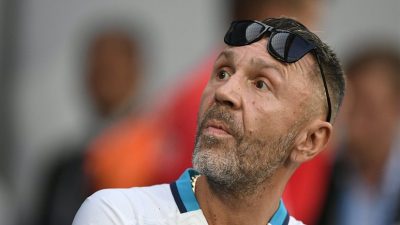 "Делать нех*уй": Шнуров нарифмовал матов в ответ на перекручивание его речи о чтении