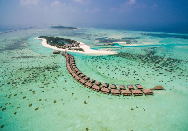 "При их зарплате – разве что в Бердичев": чиновницы из Бучи умудрились отдохнуть на Мальдивах за 15 тыс. грн