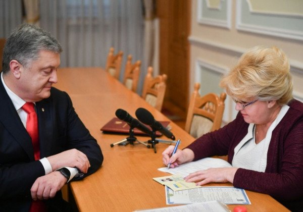 Порошенко через черный ход пришел в ЦИК и заговорил о жертвах и испытаниях