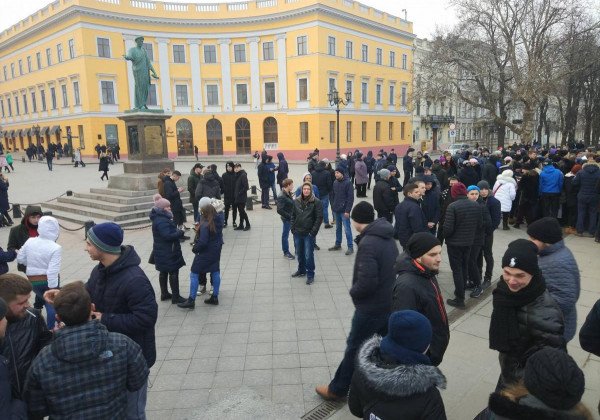 В Одессе несуществующий кандидат собрал людей на фальшивый митинг