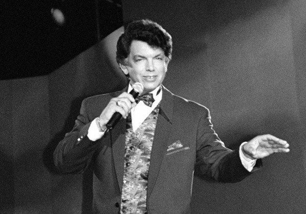 Внезапно умер звезда "Небесных ласточек" и исполнитель песен ''Очи черные'' и ''Три белых коня"