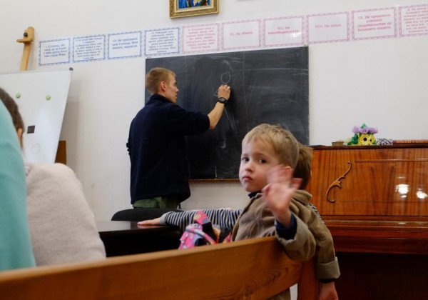 Скандал в Чернигове: детей из движения "православных скаутов" учат любить "Россию-матушку"