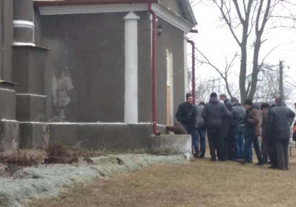 "Бал сатаны в Песках": на Волыни разгорелся скандал из-за захвата храма бывшей УПЦ МП