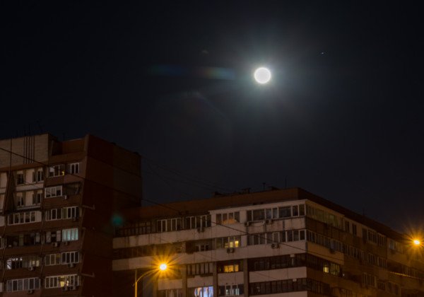 "Завораживающее явление": над Украиной засняли суперлуну, опубликованы фото