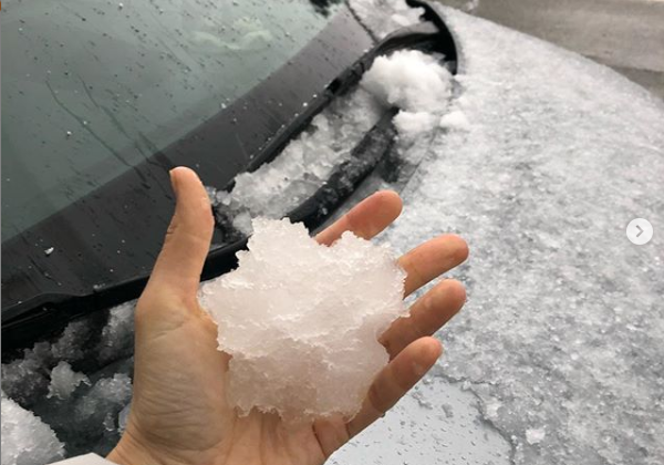 "Зима, изыди" и снежный Армагеддон: сеть заполонили фото и видео первого за 57 лет снега в Лос-Анджелесе