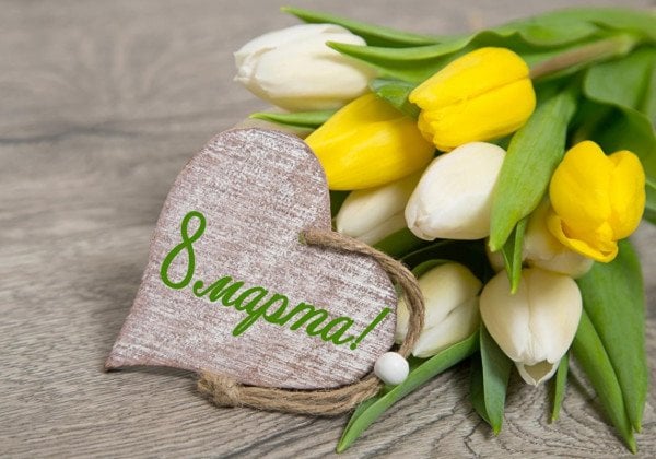 "Кожній жінці по собачці елітної породи": у Мережі з'явилися листівки до 8 березня з Порошенком, Ківою і Богданом