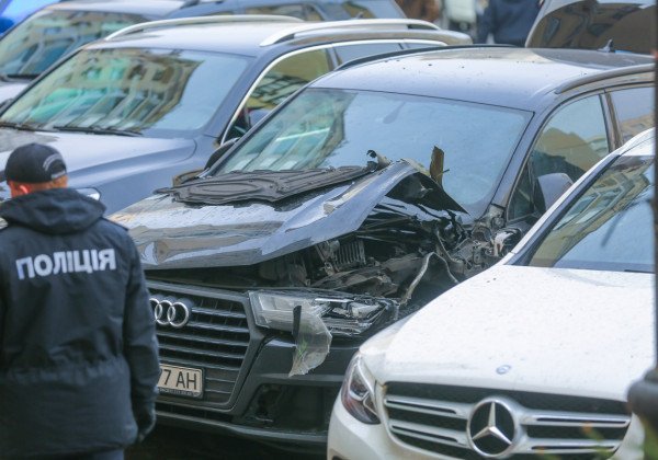 Источник: в Киеве подорвали авто Турчинова, появилось видео