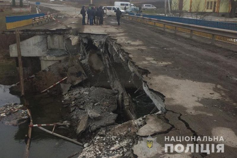 В Тернопольской области рухнул автомобильный мост