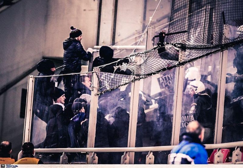 В Греции полицейские "отметелили" фанов Динамо прямо на трибунах стадиона