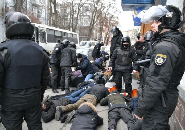 В Киеве произошли стычки между полицейскими и активистами инициативы В Киеве произошли стычки между полицейскими и активистами инициативы