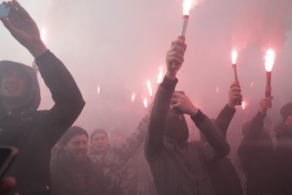 Нацдружины пикетировали дом Гладковских под Киевом Нацдружины пикетировали дом Гладковских под Киевом