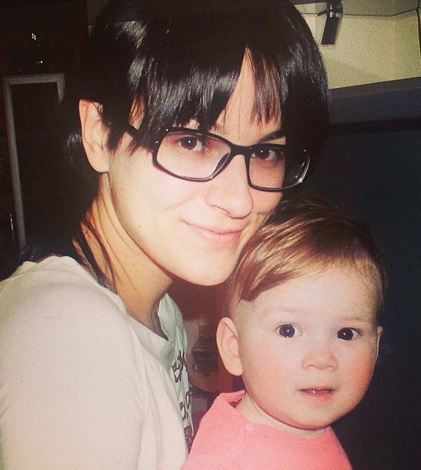 Маша Ефросинина в 2005 году с 1-летней дочкой Наной