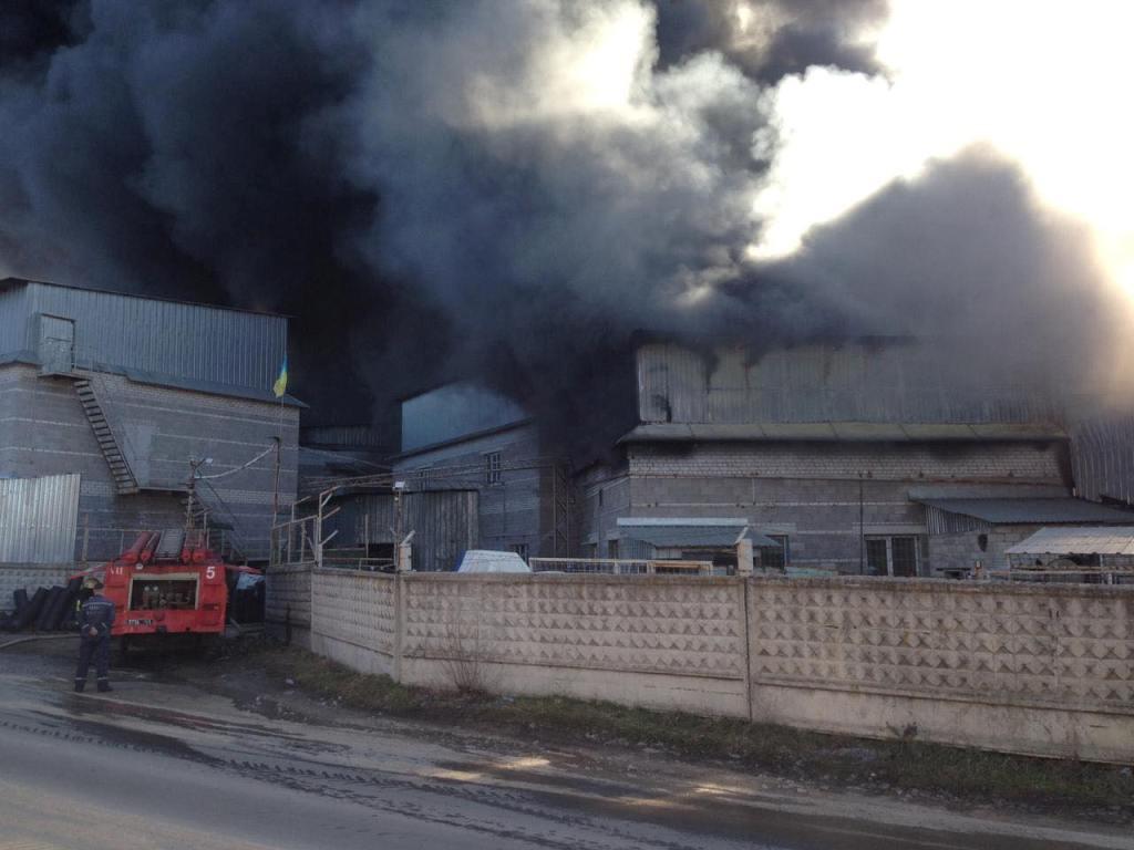 Под Днепром на предприятии произошел серьезный пожар Под Днепром на предприятии произошел серьезный пожар
