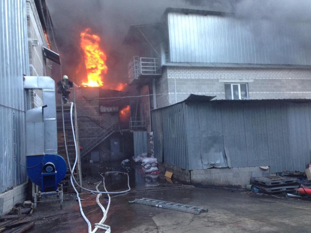 Под Днепром на предприятии произошел серьезный пожар Под Днепром на предприятии произошел серьезный пожар