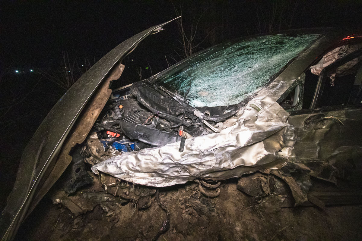 Под Киевом произошло ДТП с участием трех машин, есть жертвы