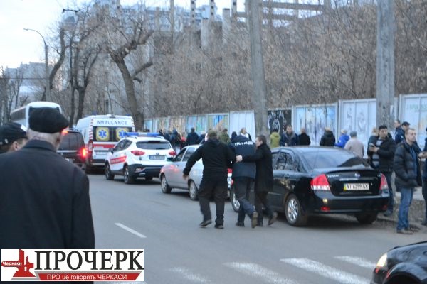 На митинге Порошенко в Черкассах произошли столкновения Нацкорпуса с полицией
