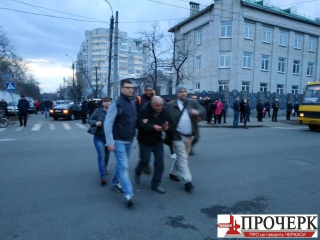 На митинге Порошенко в Черкассах произошли столкновения Нацкорпуса с полицией
