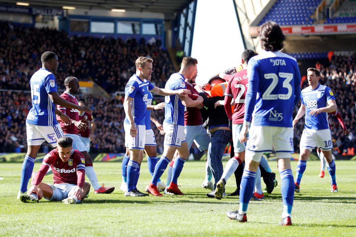 В Британии фанат атаковал футболиста