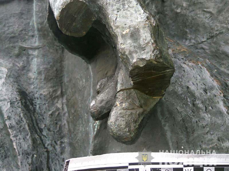 Повредили Монумент Славы в Ровно