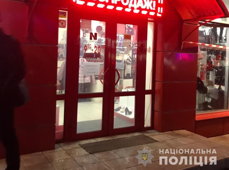 В Борисполе совершено разбойное нападение на ювелирку В Борисполе совершено разбойное нападение на ювелирку