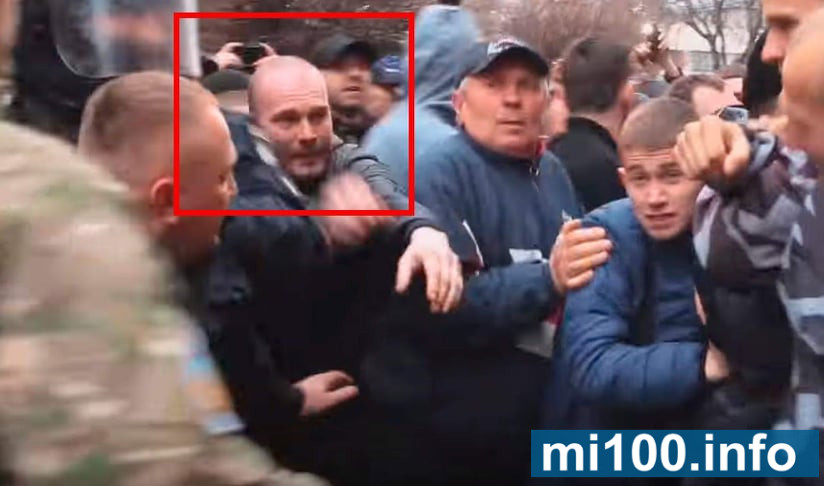 На журналиста напали во время митинга П.Порошенко в Ивано-Франковске
