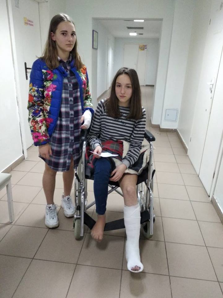 В Киеве машина сбила двух 13-летних девочек