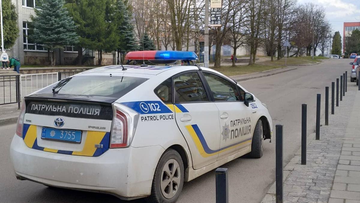 Во Львове легковушка на переходе сбила двух детей, пострадавшие попали в больницу