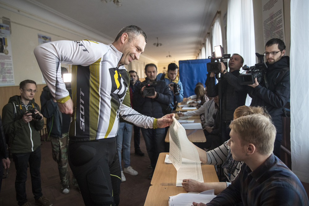 Виталий Кличко проголосовал в Киеве в военном лицее