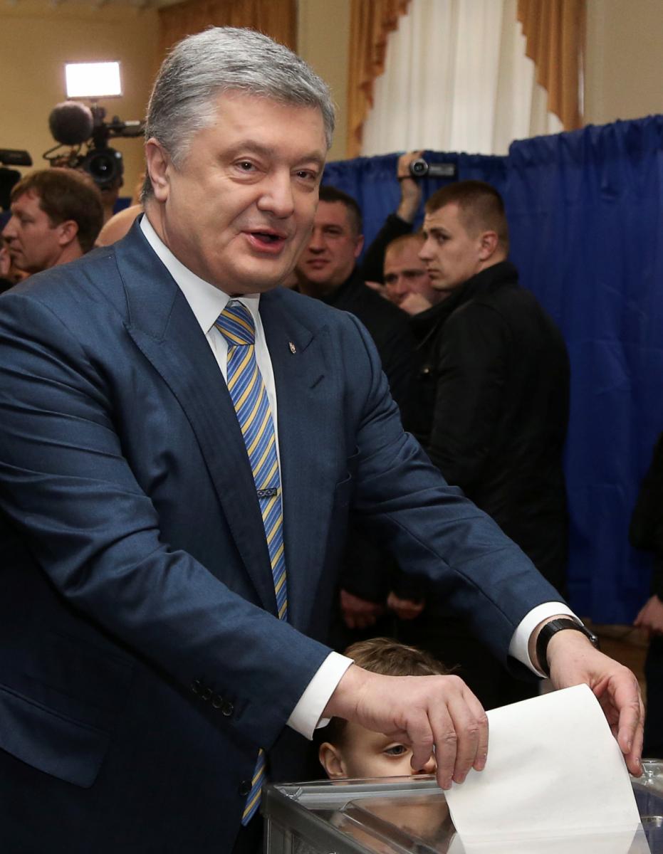 Петр Порошенко проголосовал с женой Мариной и другими членами своей семьи