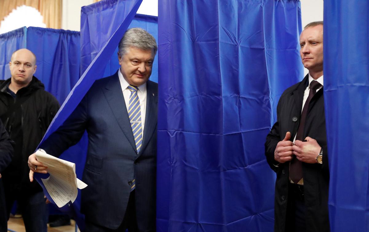 Петр Порошенко проголосовал с женой Мариной и другими членами своей семьи
