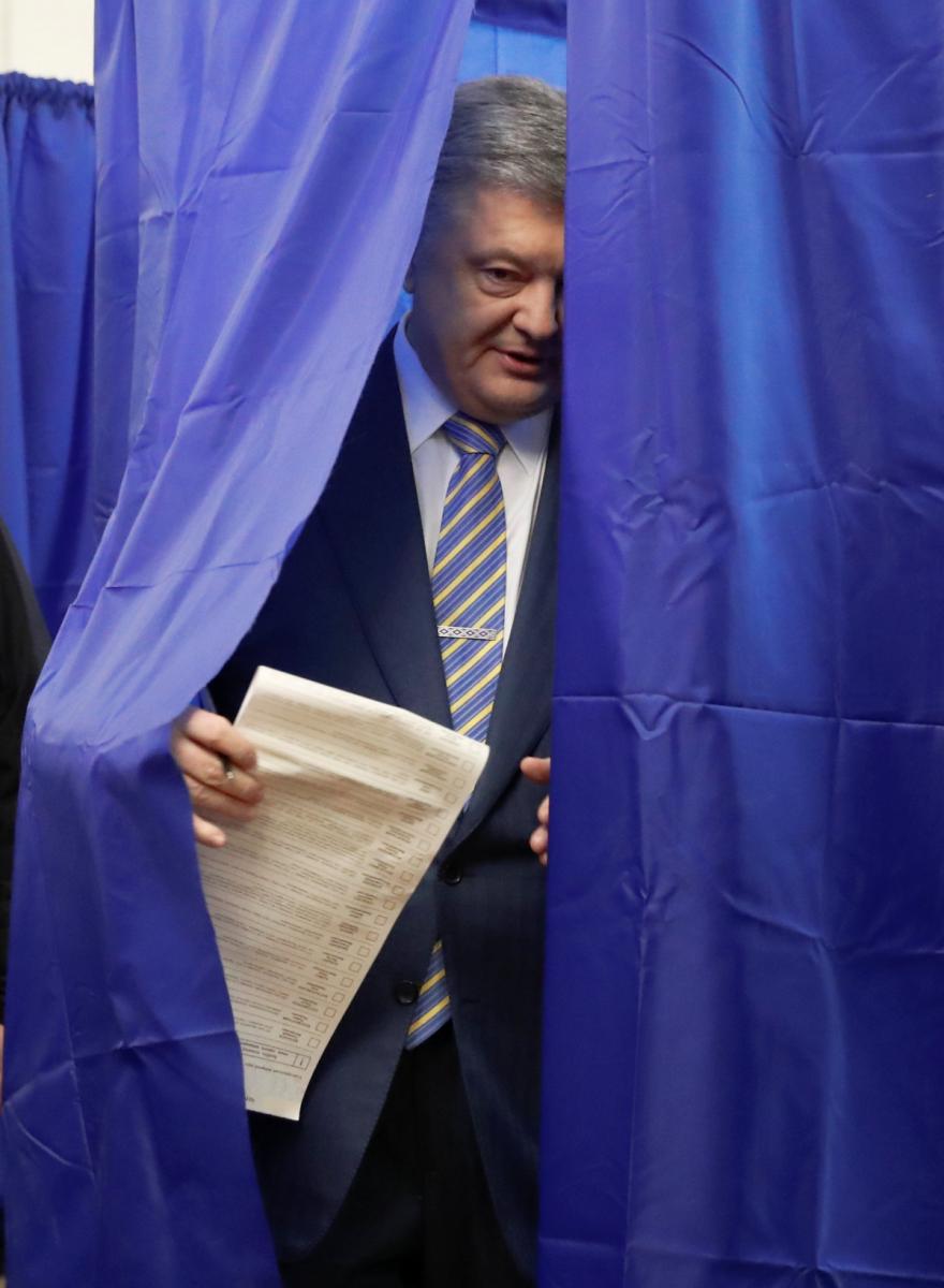 Петр Порошенко проголосовал с женой Мариной и другими членами своей семьи