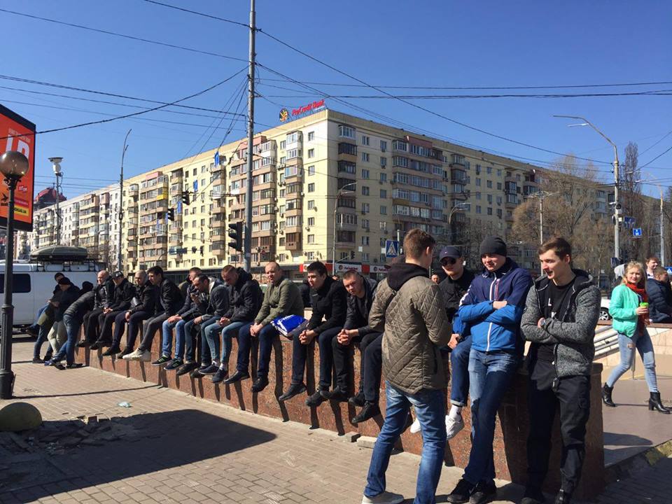 "Титушки" под зданием ЦИК