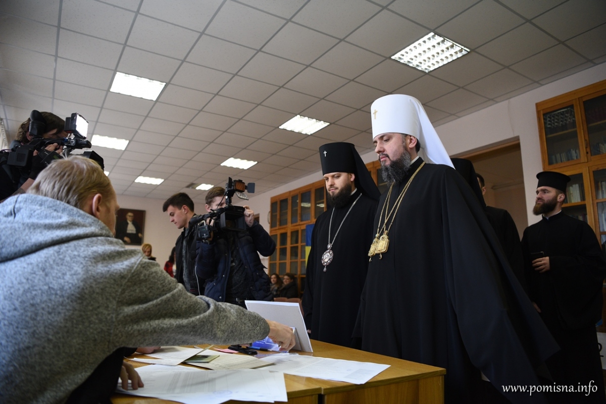 Митрополит Епифаний проголосовал на выборах-2019