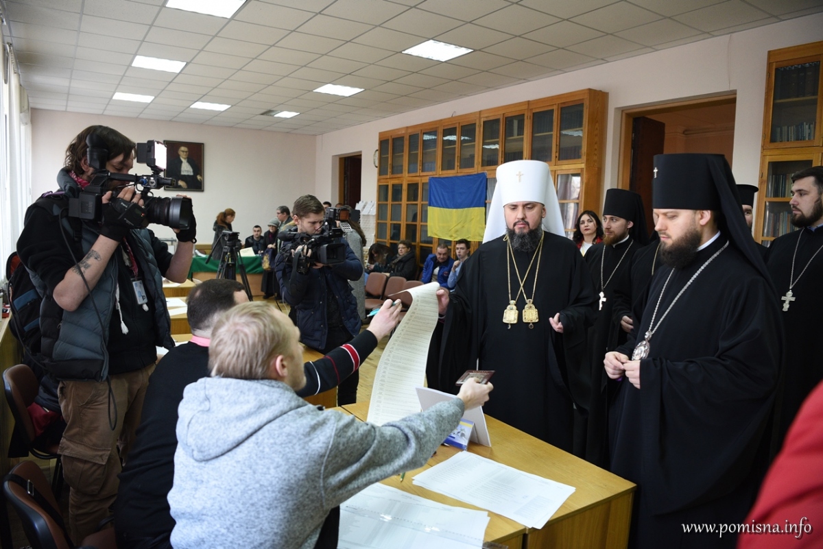 Митрополит Епифаний проголосовал на выборах-2019