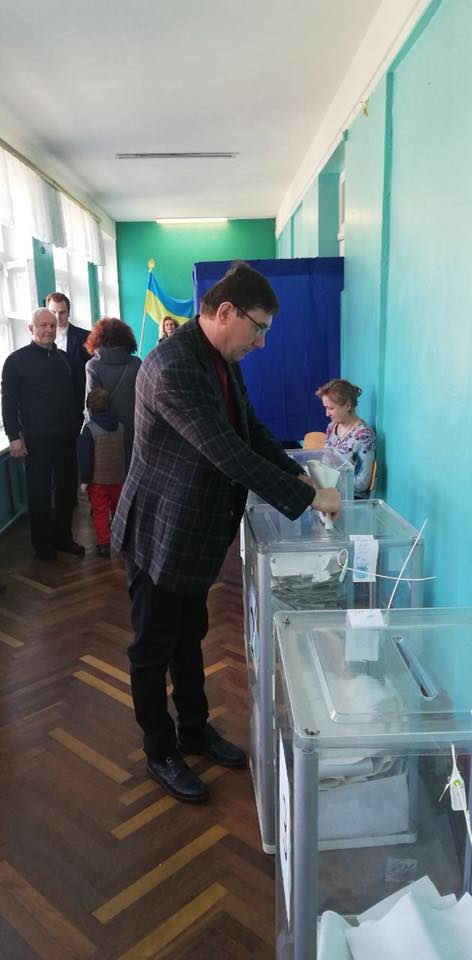 Выборы президента 2019: как голосуют кандидаты в президенты и украинские политики
