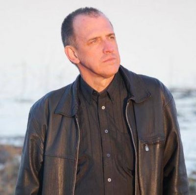 В России активист поднял флаг Украины над домом и обратился к Путину