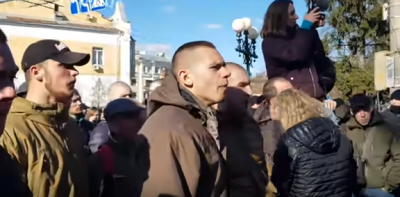 "Где отрубленные руки?": в Чернигове Порошенко встретили акцией протеста