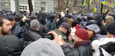 "Свинарчуков Порошенко за решетку": Нацкорпус забросал АП свиньями