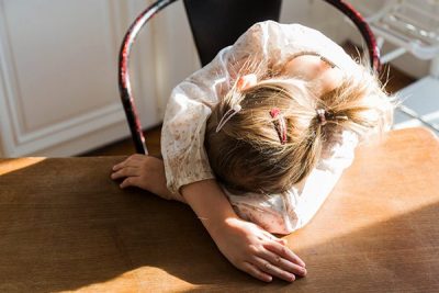 "Чё, самая умная": На Херсонщине двое школьников "отметелили" одноклассницу