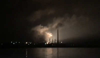Зарево над Азовсталью возникло в результате слива шлака / Фото: скриншот из видео