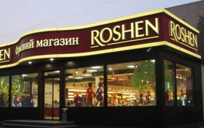 В Киеве на Оболони неизвестные подожгли магазин Roshen