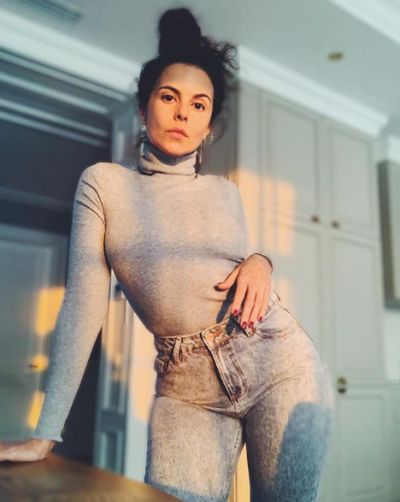 "В гламурных мусорных пакетах": Настя Каменских рассмешила сеть нелепым нарядом