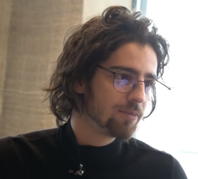 Владимир Дантес описал "страсти" в отношениях с Надей Дорофеевой